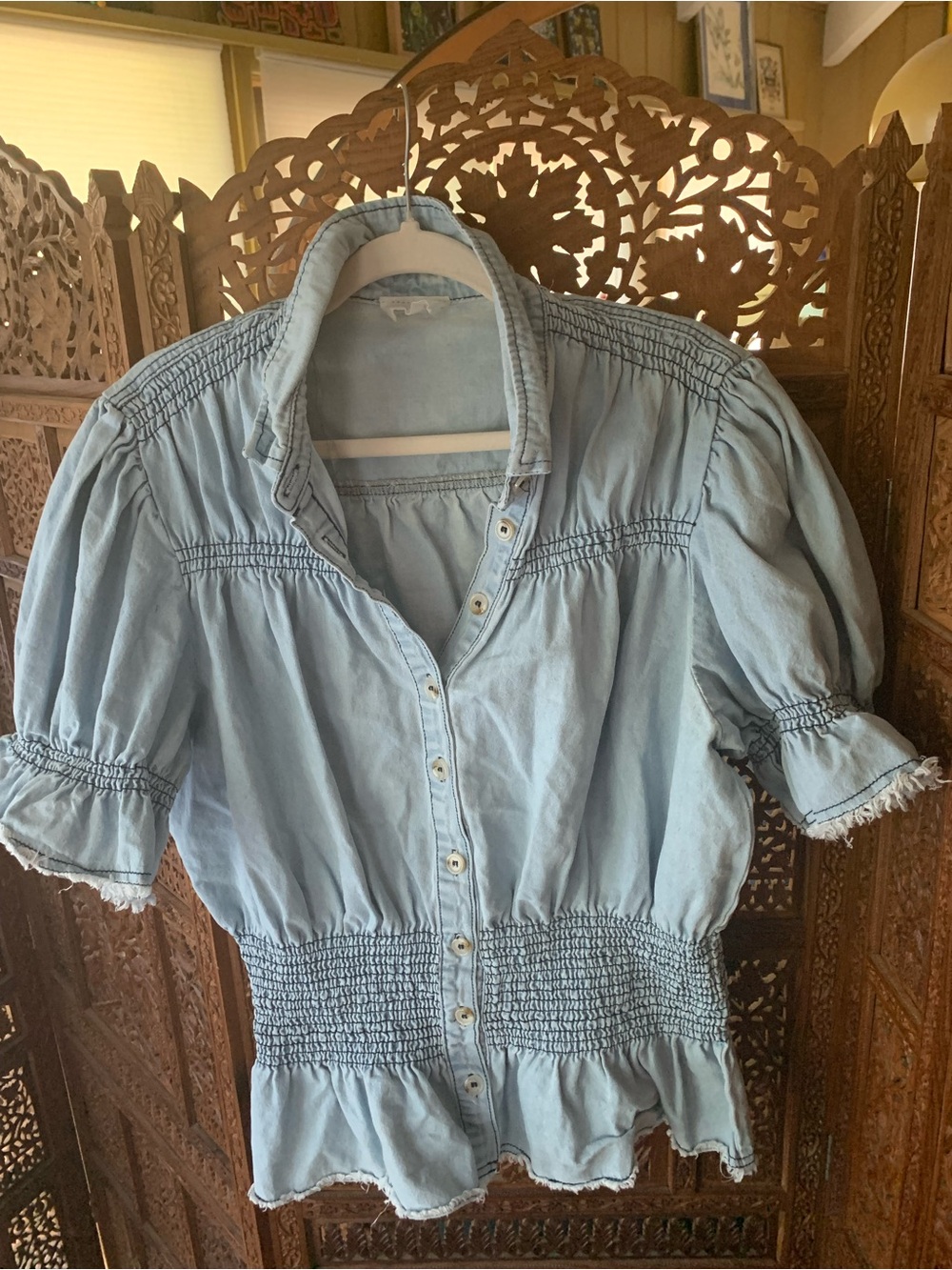 ANDREE BY UNIT Light Blue Smocked-Waist Button Front Puff Sleeve Top